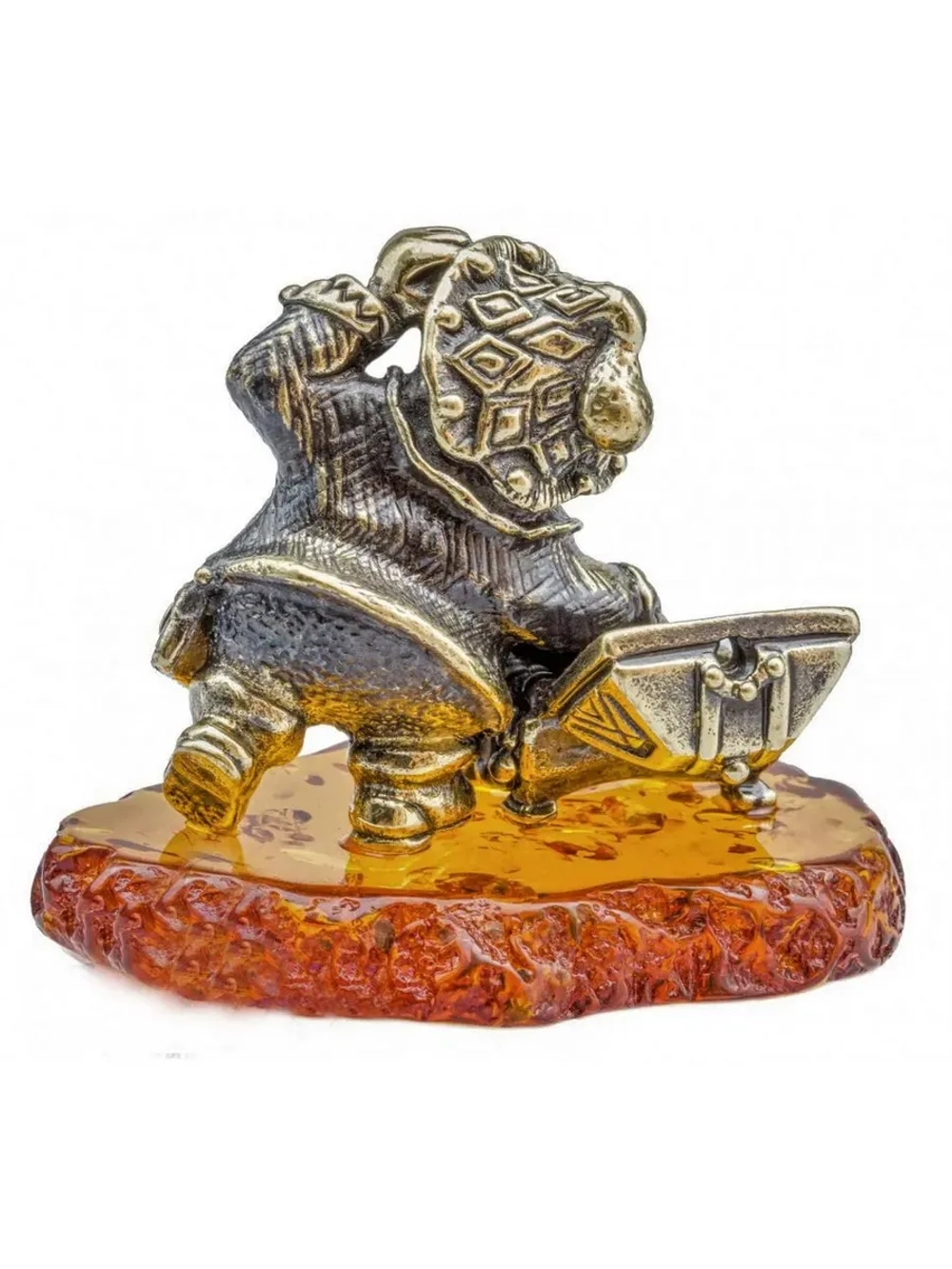 Бронзовая статуэтка на янтаре