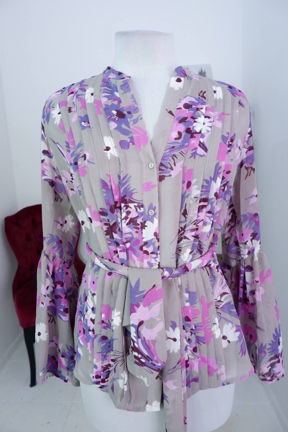 Блузка Oggi в приятной расцветке, визуально на 46 размер