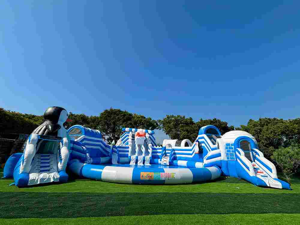 Наземный надувной аквапарк «Морское царство 3» с фигурой пингвина 23*23*6 м