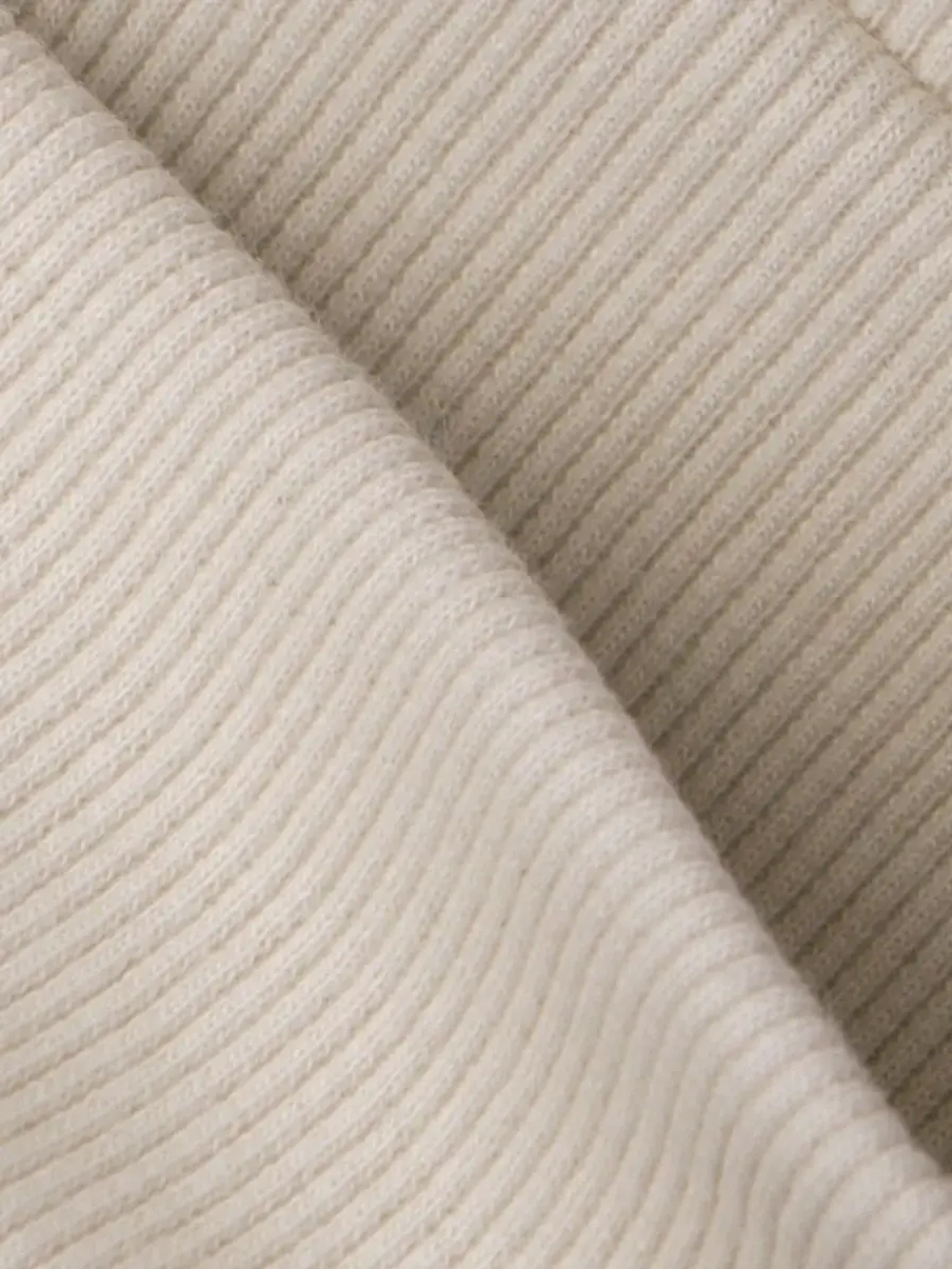 Шапка для девочки с ушками осенняя и снуд