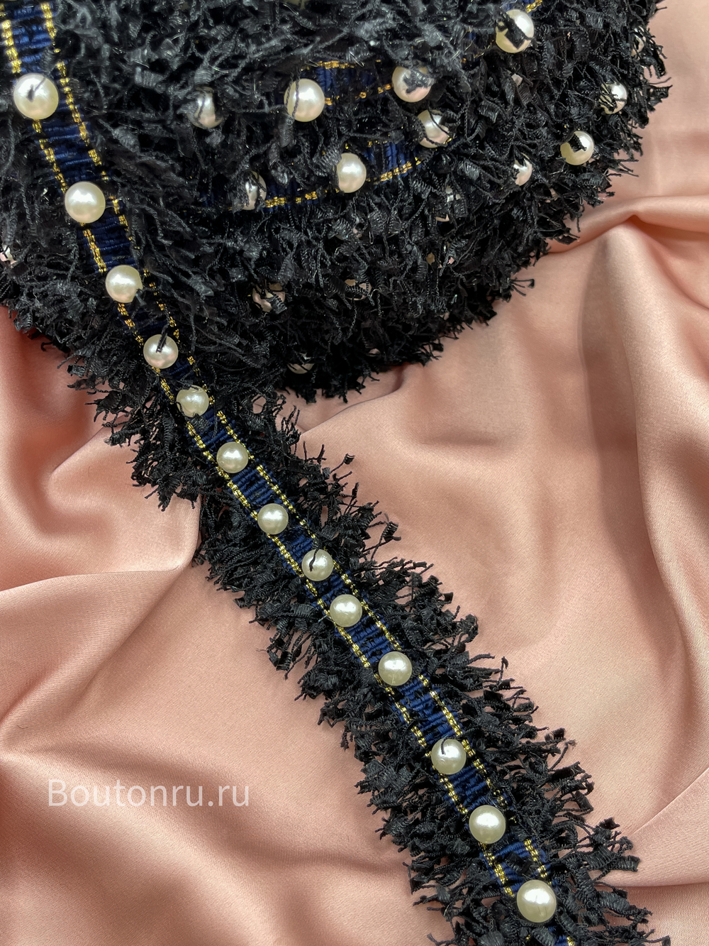 Тесьма черная с синей лентой и жемчугом