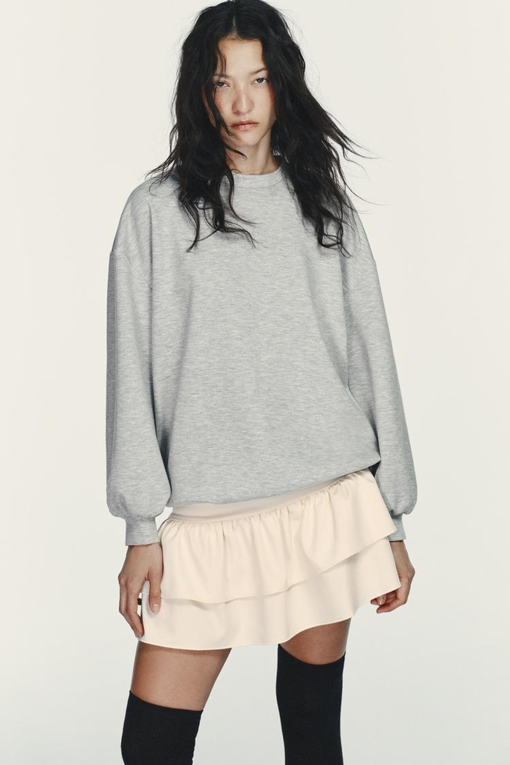 ZARA КОРОТКОЕ КОМБИНИРОВАННОЕ ПЛАТЬЕ С ВОЛАНАМИ, ЭКРЮ МЕЛАНЖ