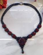Колье из бисера "Ника" ручной работы с камнем Гранат