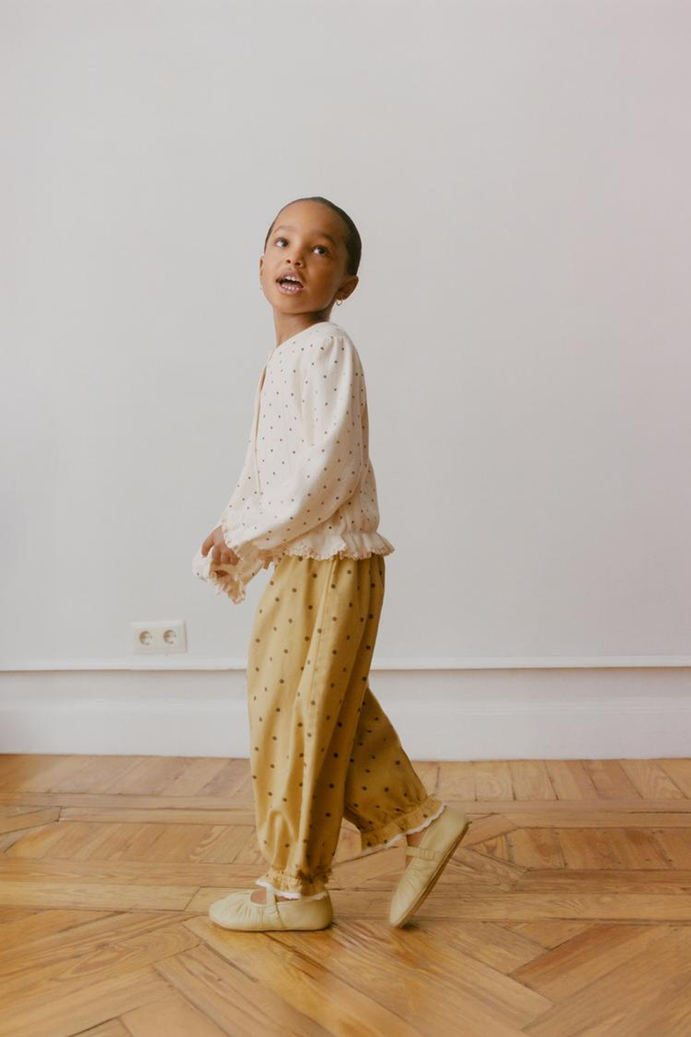 ZARA КАРДИГАН В ГОРОШЕК, ЭКРЮ