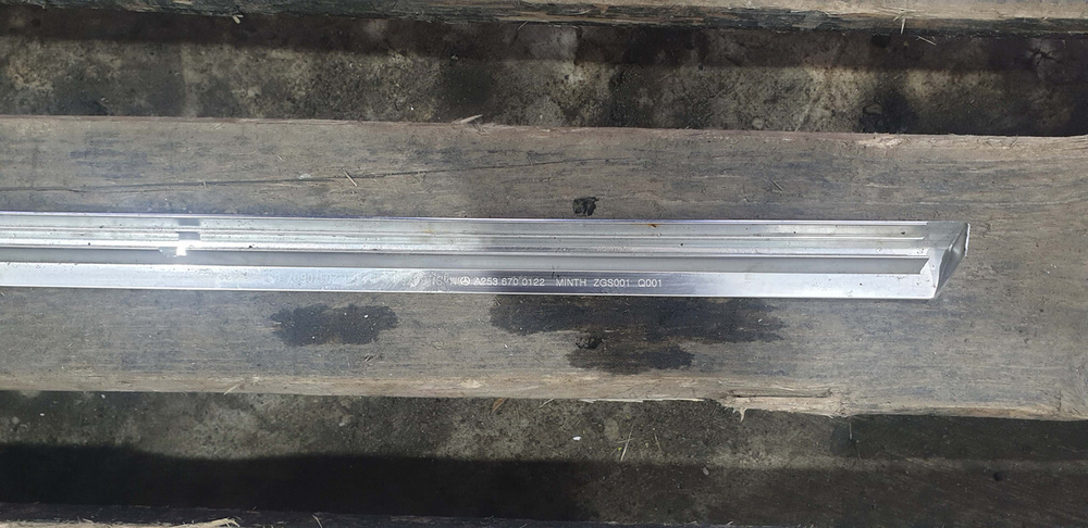 Накладка стекла заднего левого Mercedes GLC (X253) 15-нв Б/У Оригинал A2536700122