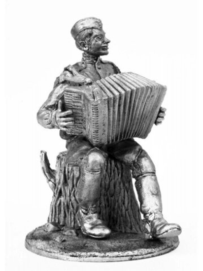 Оловянный солдатик Баянист на пеньке