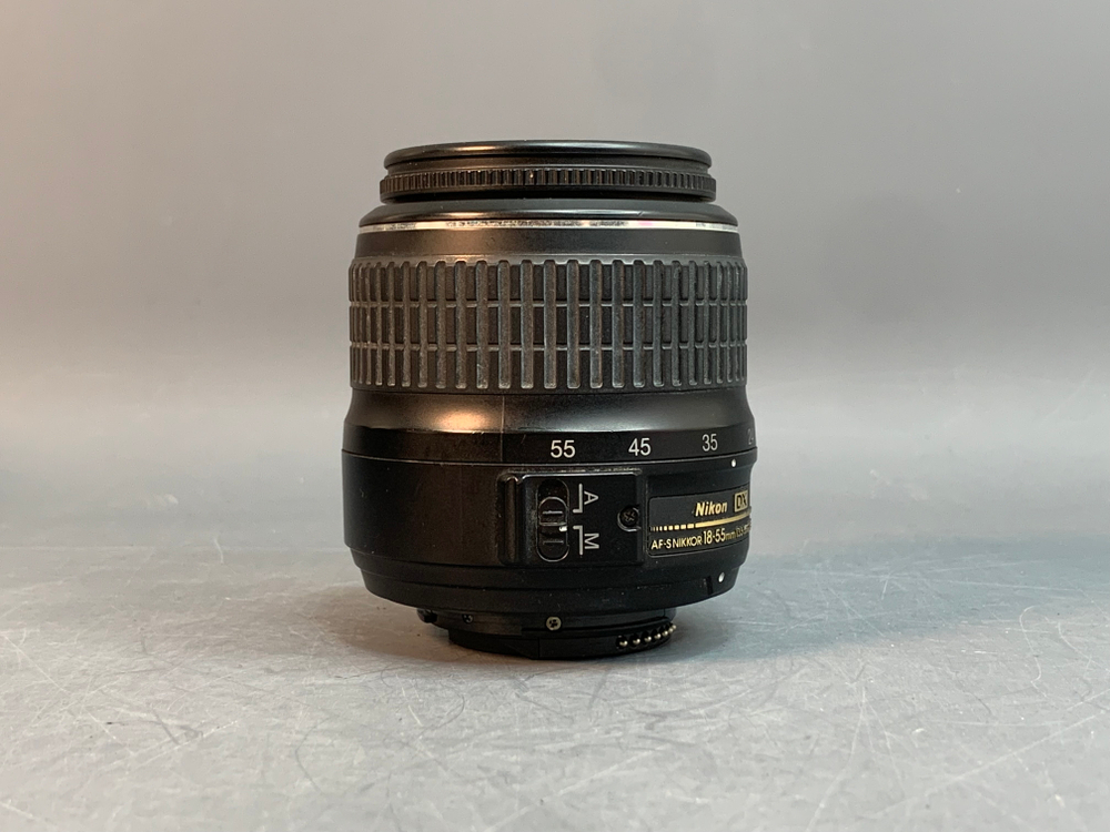 Nikon D40 kit 18-55mm 3.5-5.6G II ED 28.000 кадров