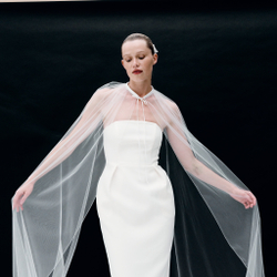 Кейп с длинными рукавами