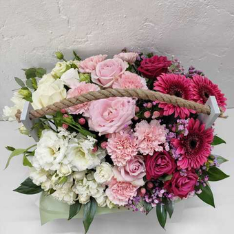 Букет в декоративном ящике "Омбре"