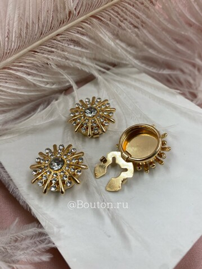 Накладка на пуговицу "Лучи" золотистая со стразами