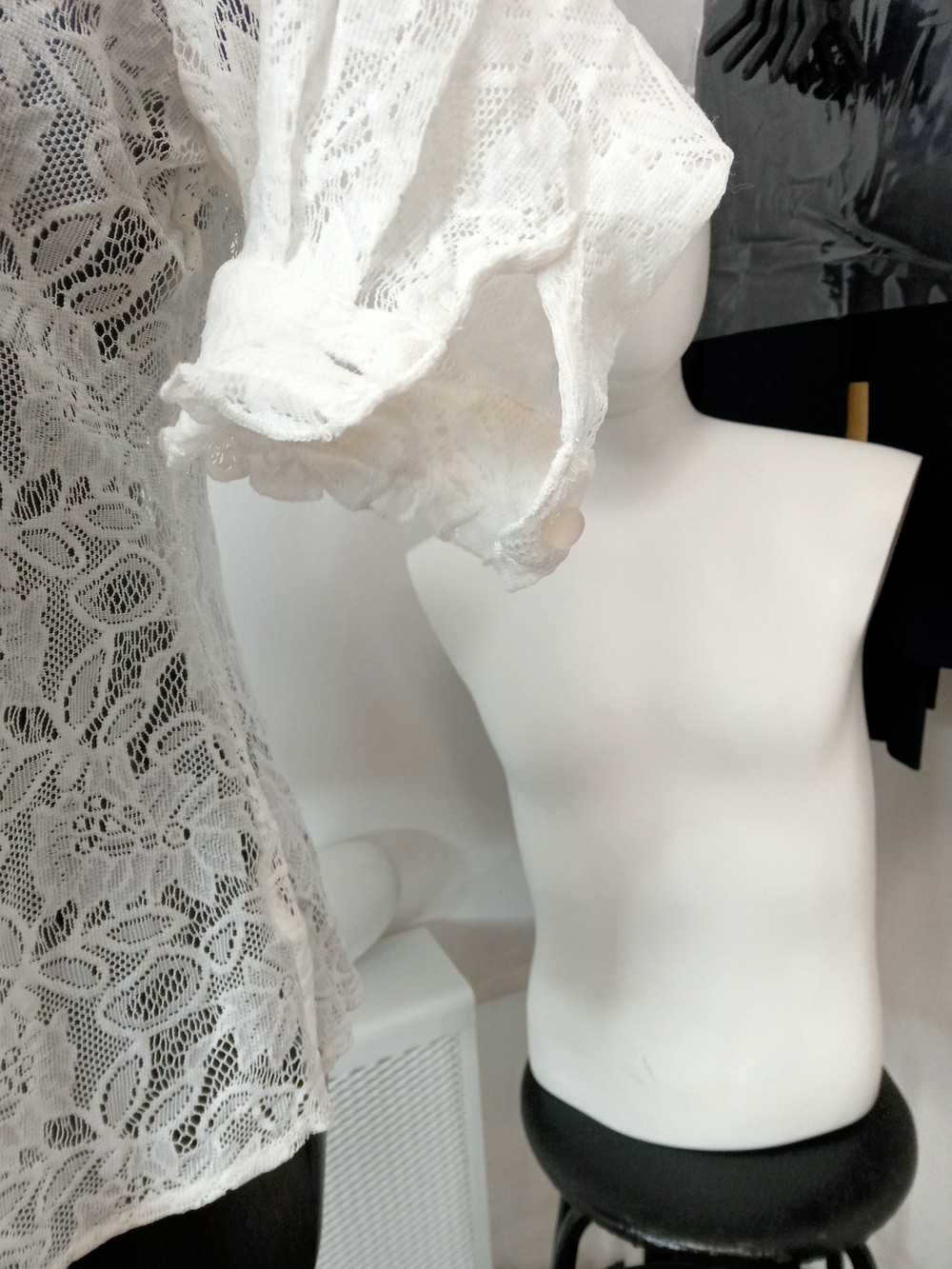 Блузка BODYFLIRT белая ажурная с жабо,воротник стойка.Размер 40 - 46/48 русский