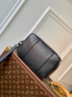 Louis Vuitton Pochette Kasai