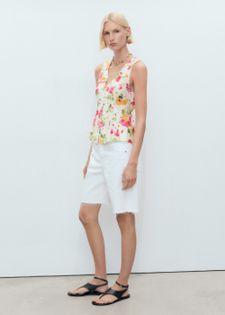 Приталенная цветочная блузка на пуговицах