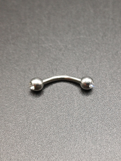 Микробанан 8 мм с двумя прозрачными кристаллами 3 мм для пирсинга брови. Медицинская сталь.