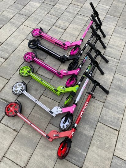 Складной двухколёсный самокат со светящимися колёсами и платформой Micar Flash 145 красный