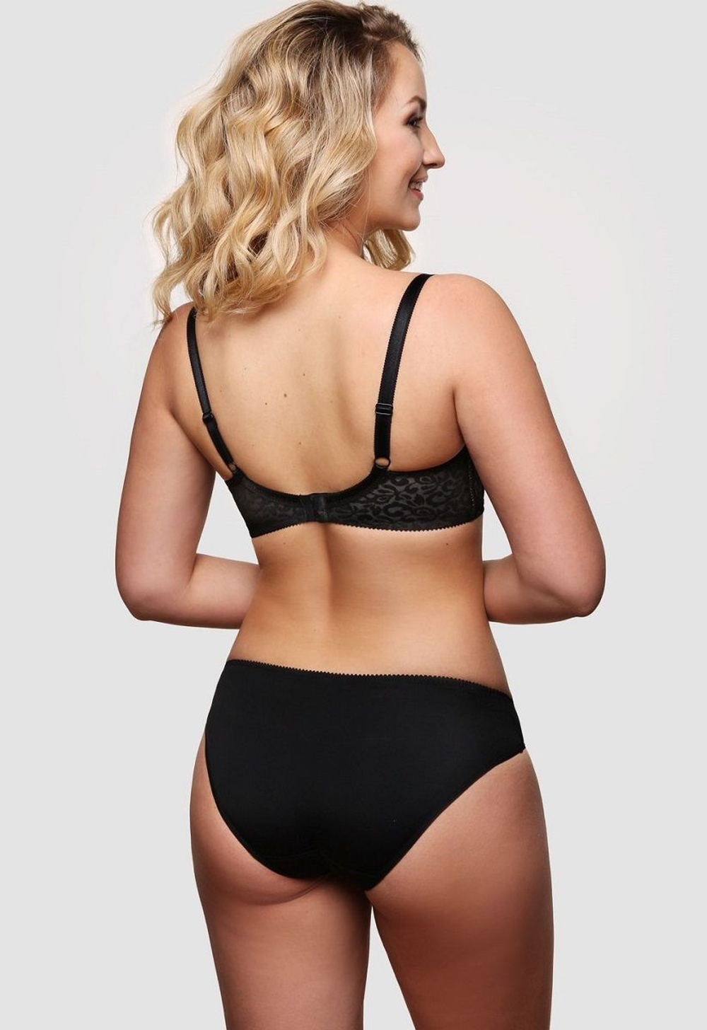 Кружевной бюстгальтер с формованными чашками на тонком поролоне (Размер: 90C) (Цвет: черный)