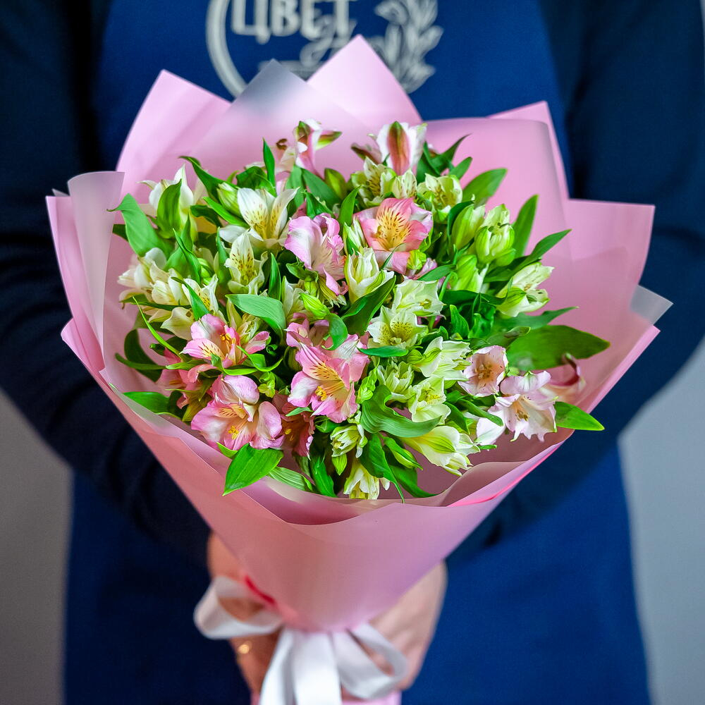 Монобукет из альстромерии в розовом оформлении