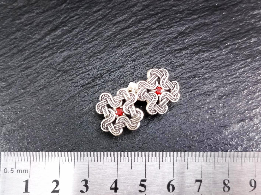 Серьги короткие "Узел удачи".