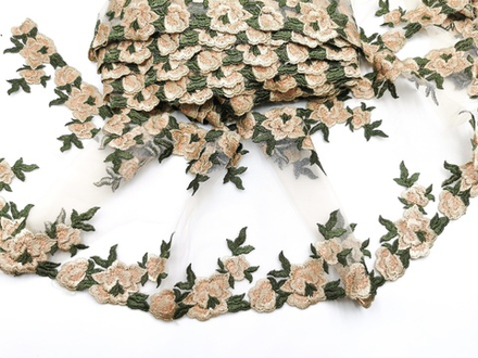 Вышивка на сетке, 17 см, цветочный на телесном фоне (Артикул: VS-2013), м