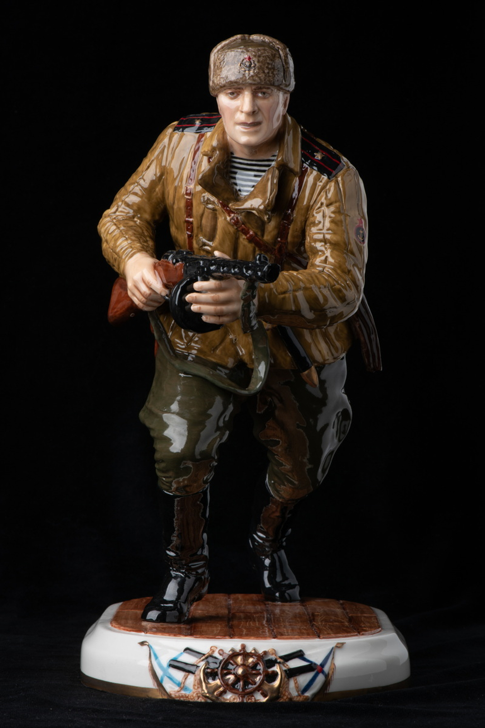 Статуэтка. Фарфор. Солдат. Куников Цезарь Львович - Русский флотоводец. Россия.