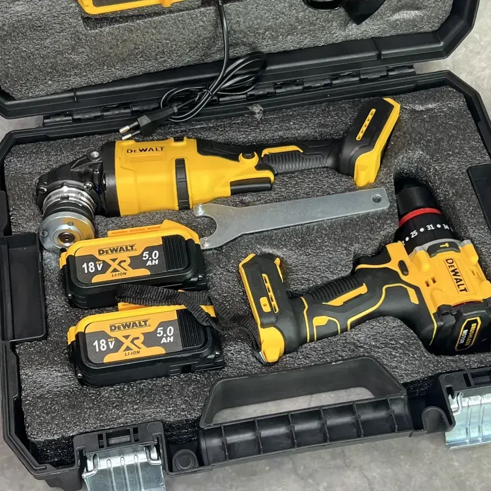 Шуруповерт и УШМ(болгарка) DeWALT / Набор аккумуляторного инструмента Dewalt / Набор электроинструмента шуруповерт и болгарка 2АКБ