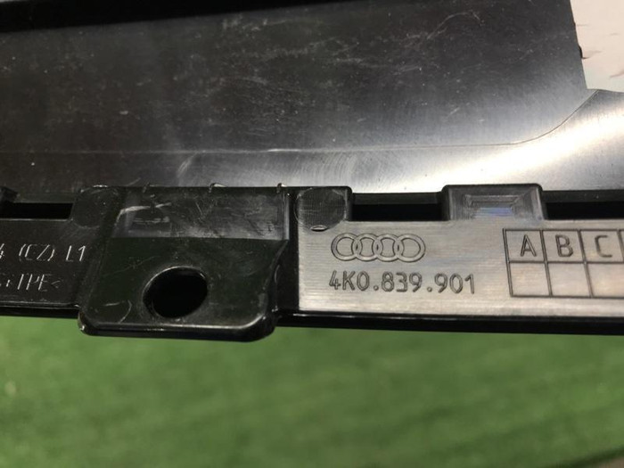 Накладка стойки двери задняя левая Audi A6 5 C8 (2018-н.в.)