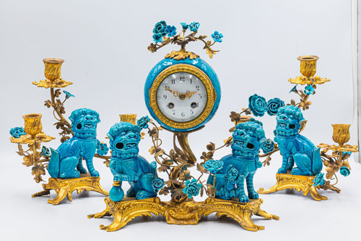 Каминный гарнитур. Часы и пара канделябров Людовика XV -Рокайль. Фарфор, бронза Франция. Кон.VIII в.