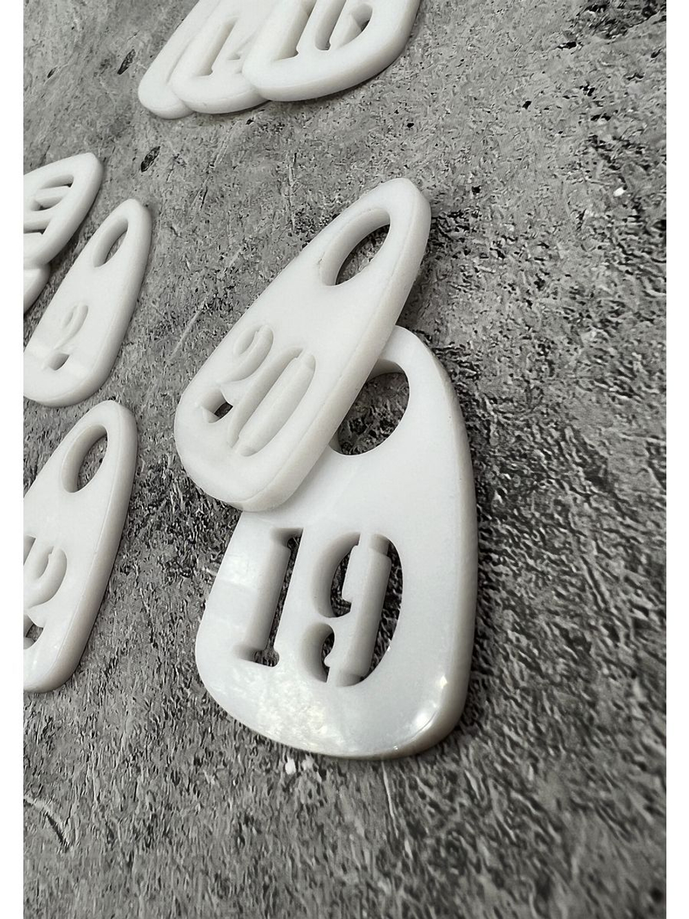 Номерки для гардероба прорезные 401-500