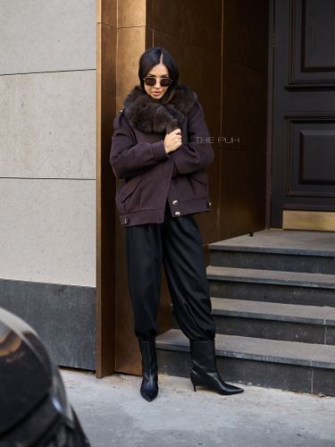 Куртка винного цвета с воротником из лисы