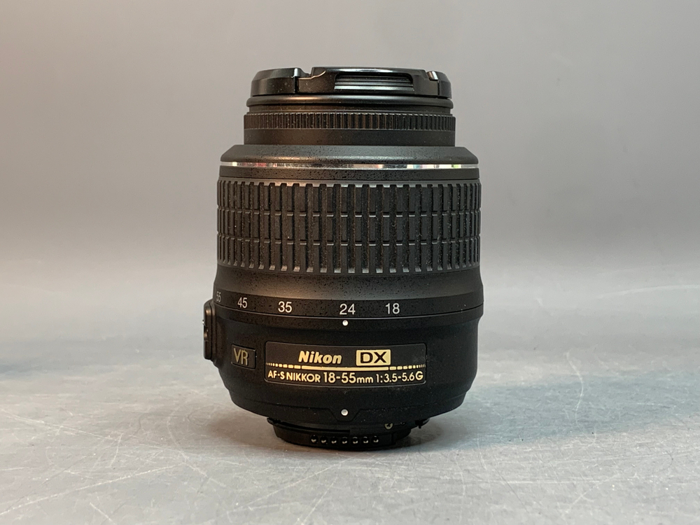 Nikon D5200 Kit 18-55mm f/3.5-5.6G VR 5.200 кадров