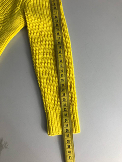 Джемпер Mayoral яркого цвета, визуально на 4 года