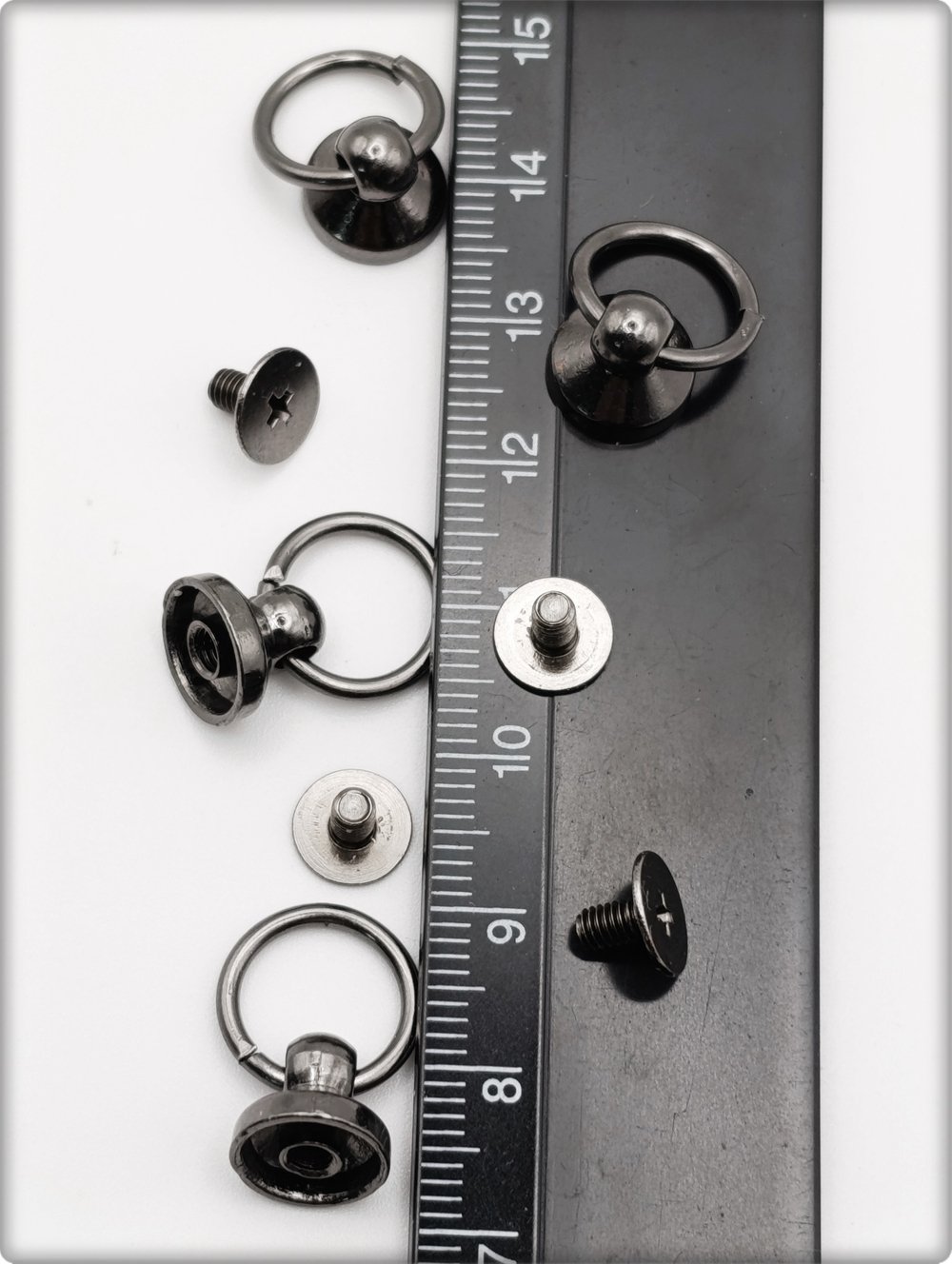 Заклепки круглые, плоские 10мм на винте для декора одежды.