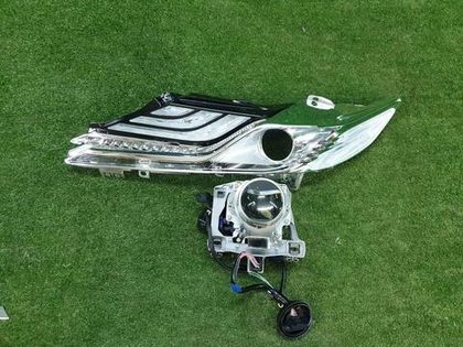 Маска фары с линзой левая Toyota Camry xv70 17-нв