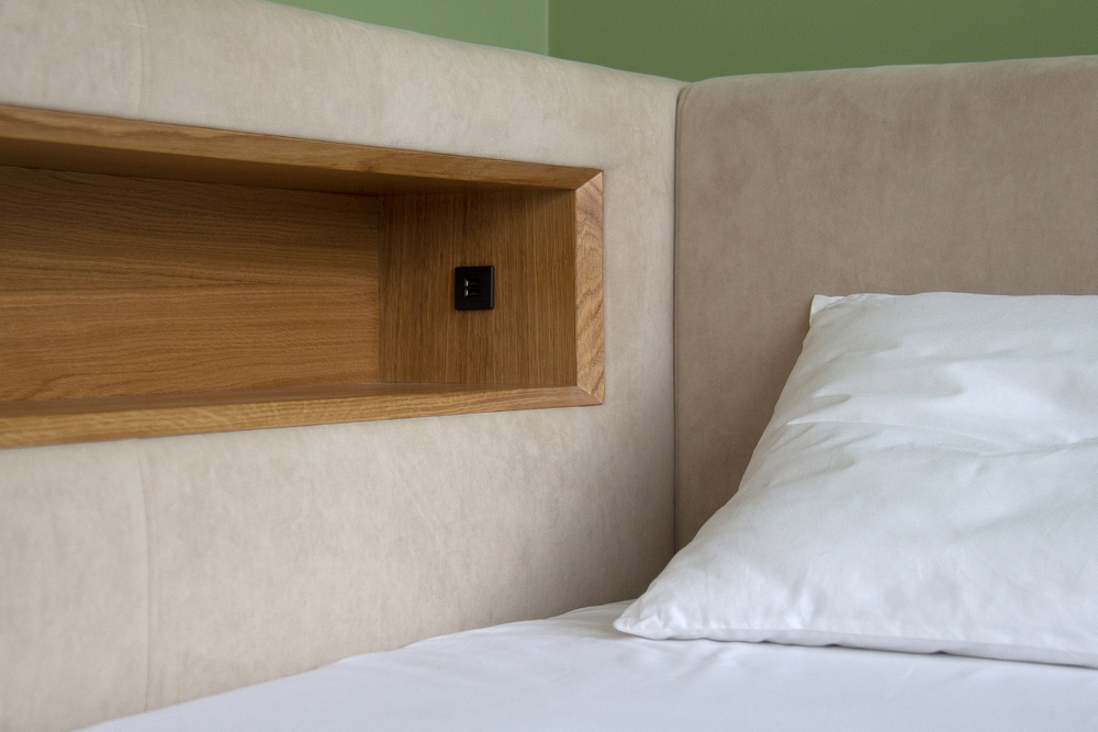 Диван-кровать Cube c нишей L антивандальная ткань (молочный)