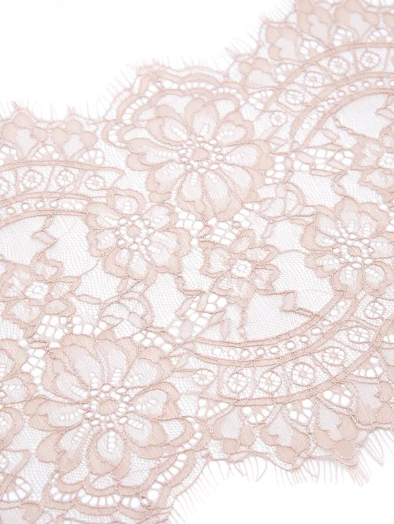 01-39 Кружево шантильи 20 см, кофе с молоком