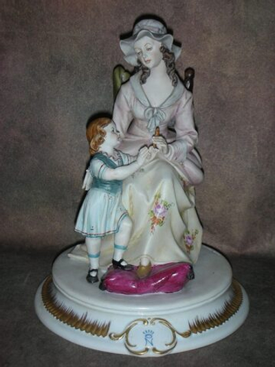 Статуэтка. Фарфор. Материнство. Capodimonte. Италия