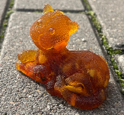 Кот вязаный отдыхает