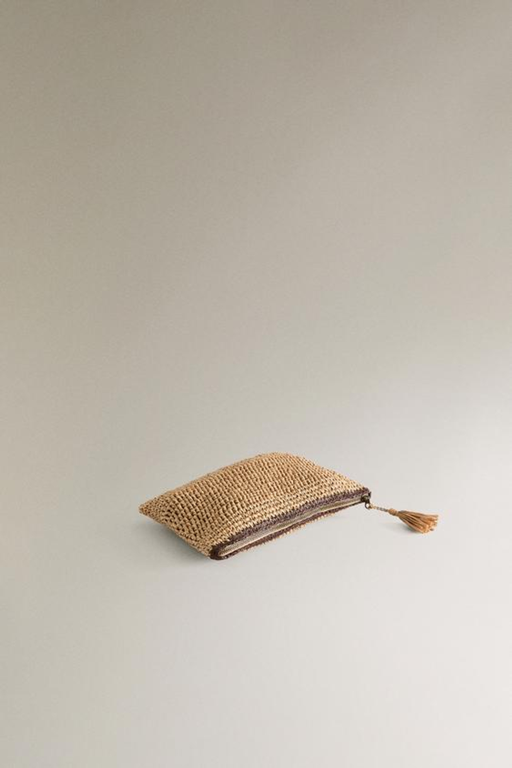 ZARA HOME ПЛЕТЕНАЯ БУМАЖНАЯ СУМКА-КЛАТЧ С ДЕКОРАТИВНОЙ ОТДЕЛКОЙ, НАТУРАЛЬНЫЙ