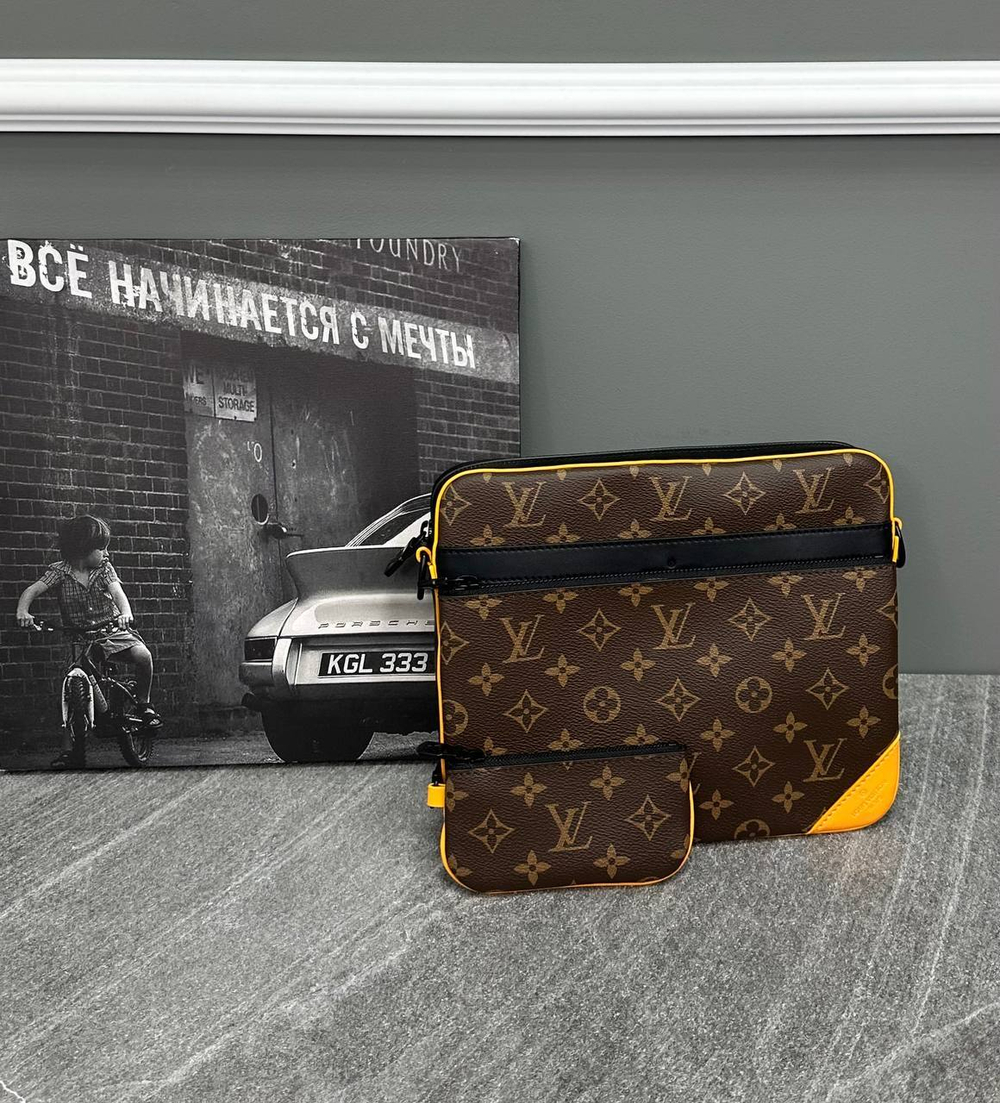 Сумка-мессенджер Louis Vuitton
