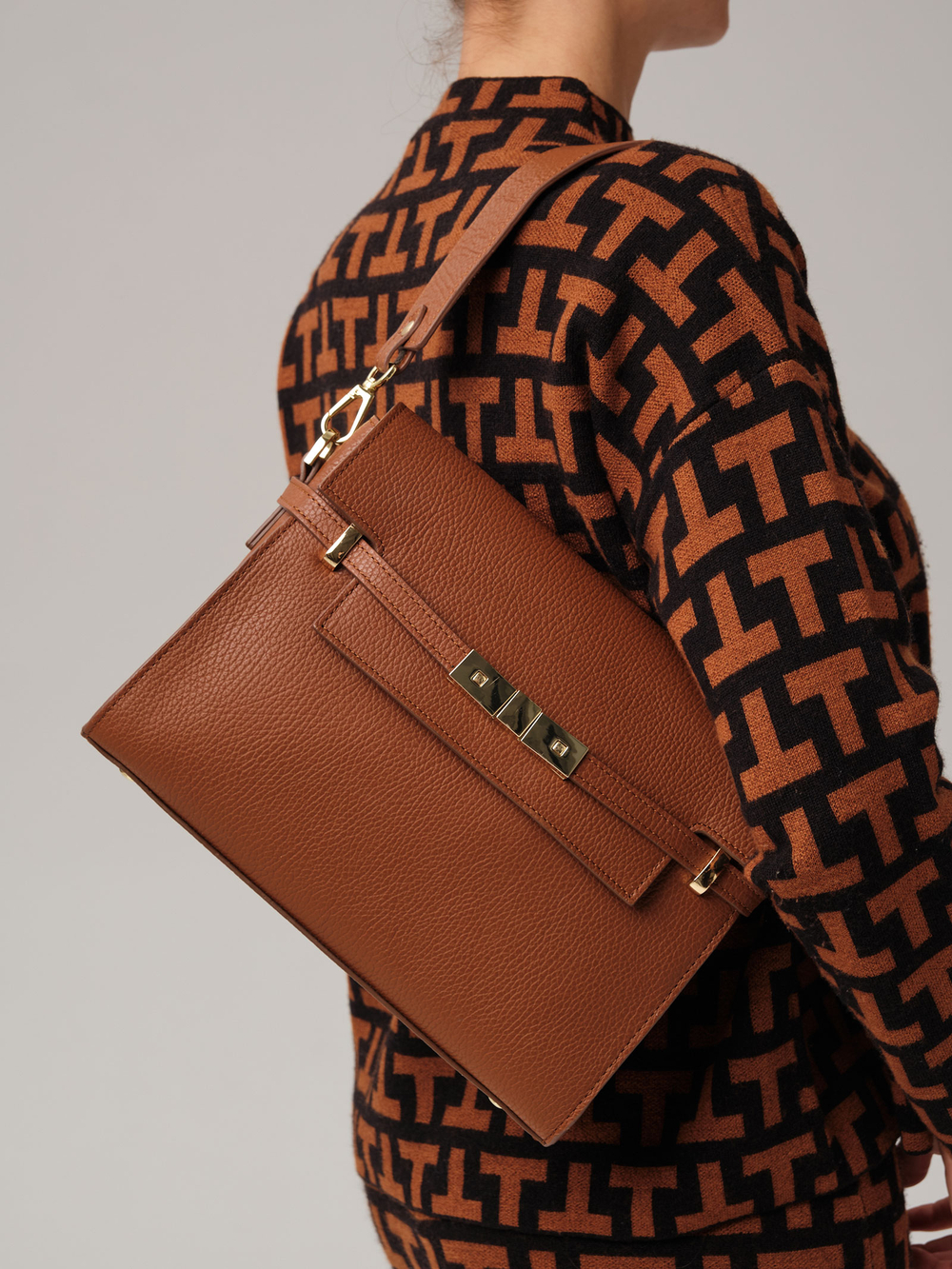 Кожаная сумка Deboro 31116 фундук