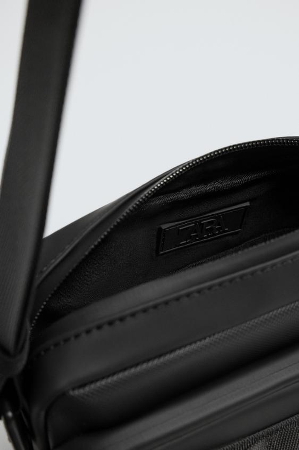 ZARA ПРОРЕЗИНЕННАЯ СУМКА, ЧЕРНЫЙ