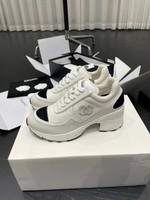 Белые кроссовки Chanel на каблуке