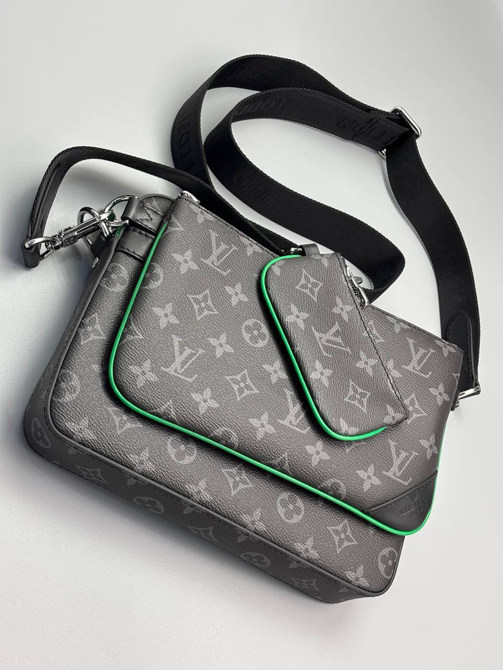 Сумка-мессенджер Louis Vuitton