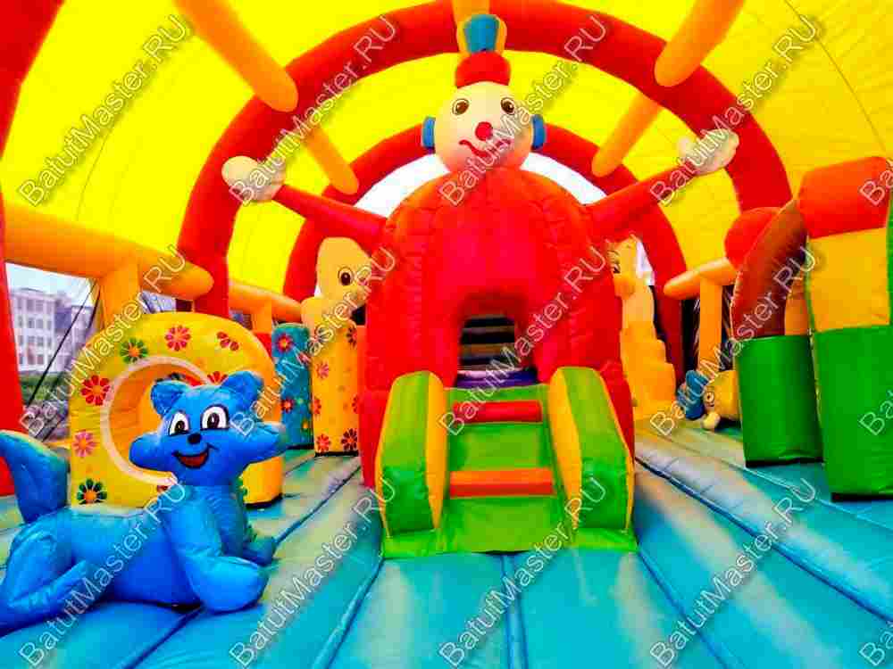 Коммерческий надувной батут "Зверята с крышей" 11*8*6 м