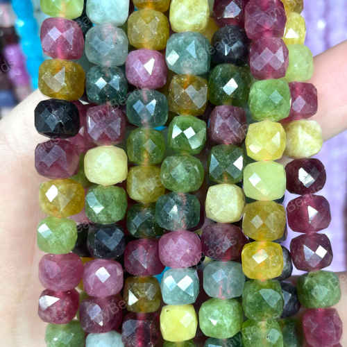 Кварц цветной 8 мм, граненые бусины - кубики (нить 38 см)