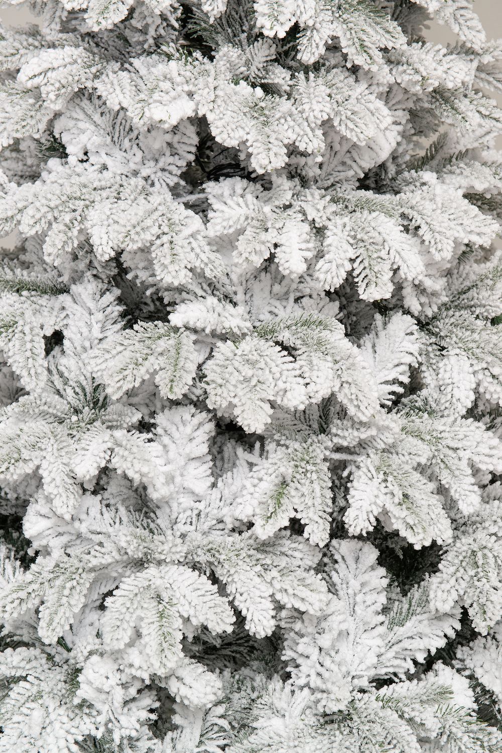 Заснеженная елка с гирляндой «Камчатская» холодный свет (Литая+пвх) от 1,8 до 5 м