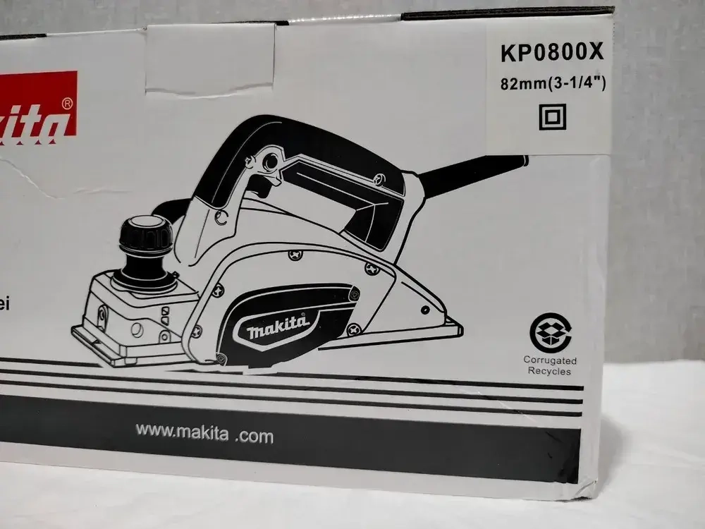 Электрорубанок Макита КР0800