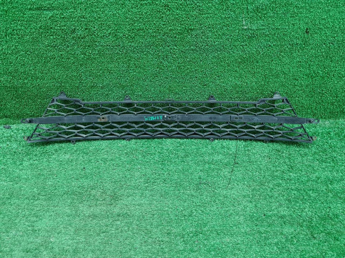 Решетка переднего бампера Lada Vesta (2015-2022)