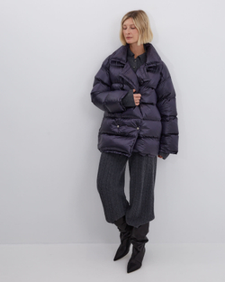 Пуховик двубортный укороченный черничный