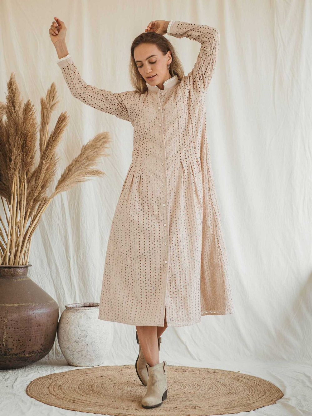 Платье миди из прошвы (бежевое)